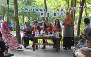 Read more about the article FBBA Unimus Gelar Cultural Sharing Bersama Peserta dari Negara Asing