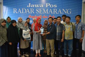 Read more about the article Tingkatkan Kompetensi Jurnalistik Sastra Inggris Adakan Kunjungan ke Jawa Pos Radar Semarang
